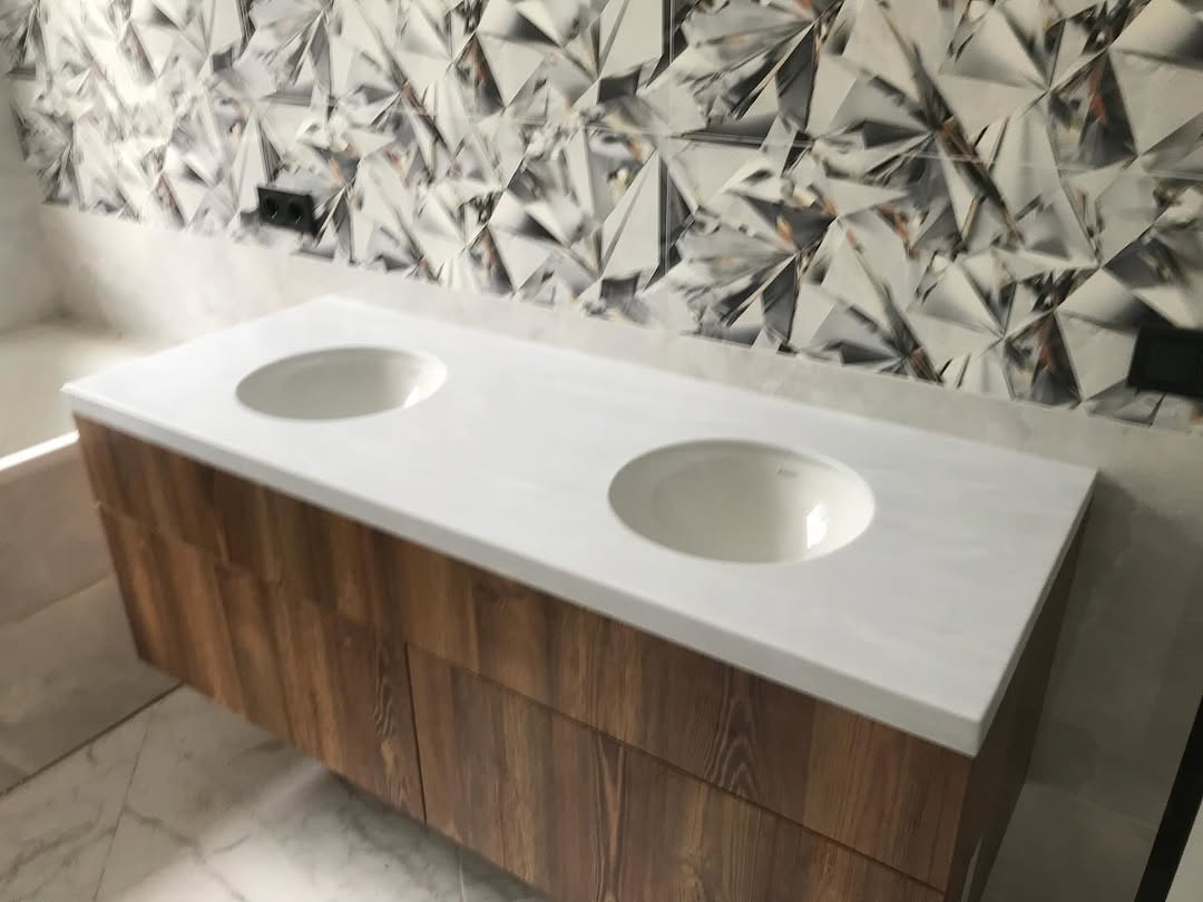 La mejor guía para arreglar y limpiar el fregadero de su baño