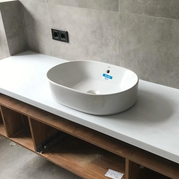 Instalación de lavabo sobre encimera: superficie sólida versus acrílico